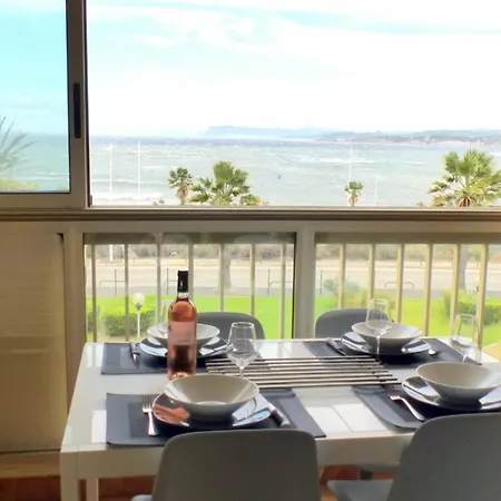 Comfortable With Pool Facing The Sea *