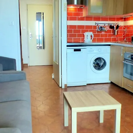 아파트 Comfortable With Pool Facing The Sea