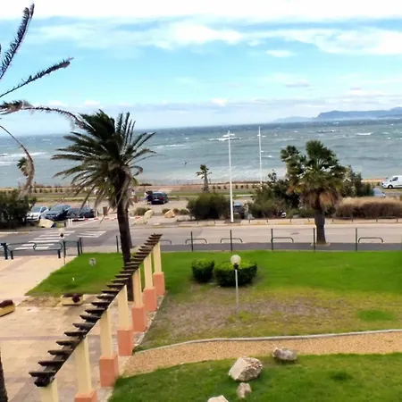 Comfortable With Pool Facing The Sea 식스포즈레스플라지스