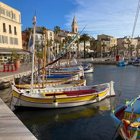 Comfortable With Pool Facing The Sea 식스포즈레스플라지스