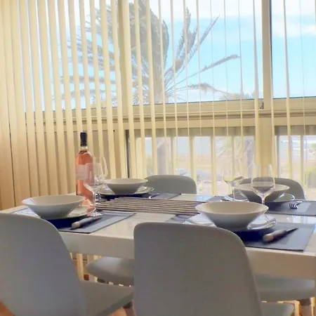 Comfortable With Pool Facing The Sea 아파트 식스포즈레스플라지스