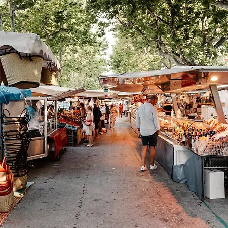 Comfortable With Pool Facing The Sea 식스포즈레스플라지스