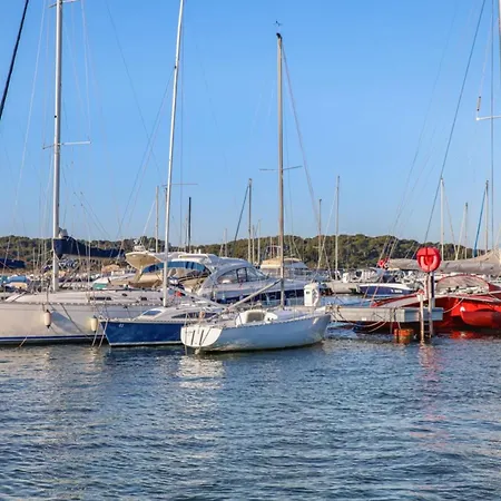 Comfortable With Pool Facing The Sea * 식스포즈레스플라지스