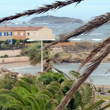 아파트 Comfortable With Pool Facing The Sea